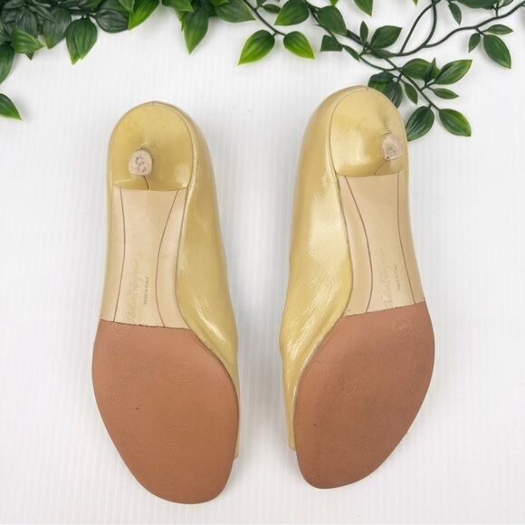 Salvatore Ferragamo ivory/Butter shoes open toe, kitten heel Leather Pumps 6.5 - Picture 4 of 10